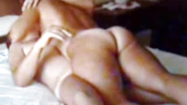 Kualiti HD :  Babe langsing sex kanak kanak melayu dengan tetek kecil dirangsang oleh kekasihnya Klip Video 