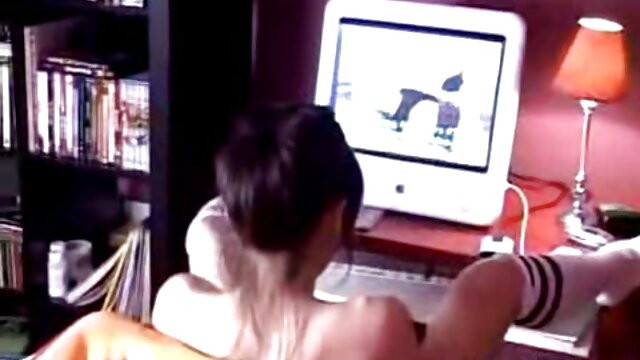 Kualiti HD :  Gadis kurus sexmelayu tube sedang menunjuk-nunjuk Klip Video 
