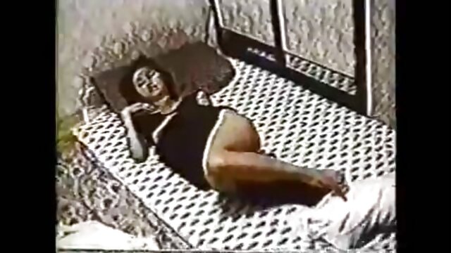 Kualiti HD :  Wanita gemuk bermain sex cekgu dengan kemaluannya yang seksi Klip Video 